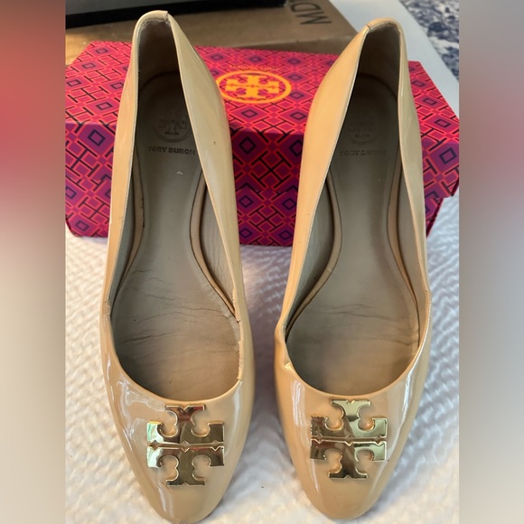 Tory Burch Shoes - Tory Burch tan patented leather flats Size 7